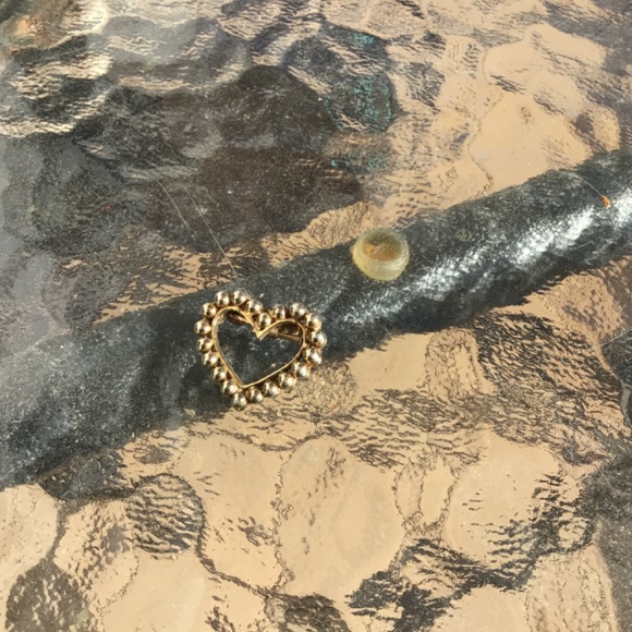 Two Gold Heart Brooches - Picture 2 of 6